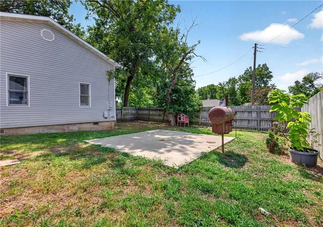 4th image of 528 W Ashland St, Nevada, MO 64772 | MLS# 2633548