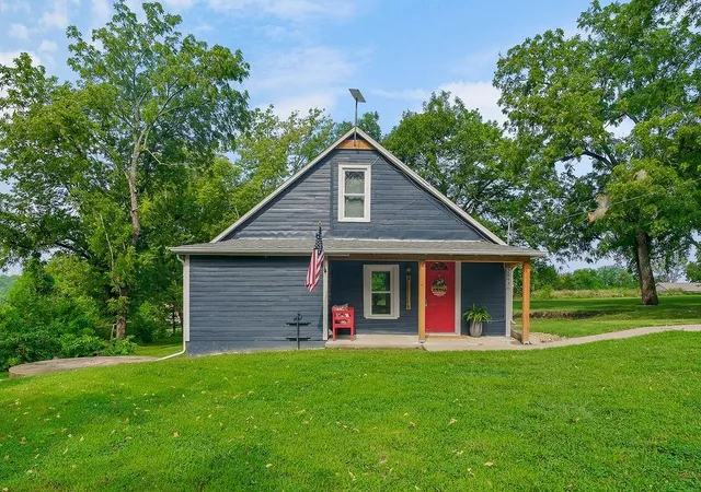 2nd image of 28936 Orchard Rd, Paola, KS 66071 | MLS# 2633553