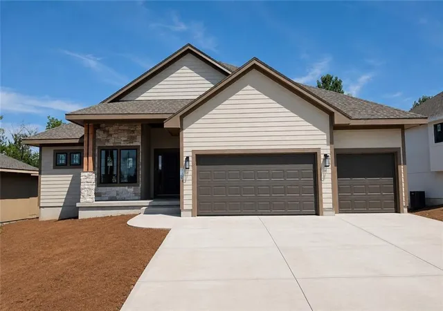 Photo 2 of Single family home for sale at 2372 W Wabash St, Olathe, KS 66061 | MLS# 2633555 | Listing updated on 2026-10-22