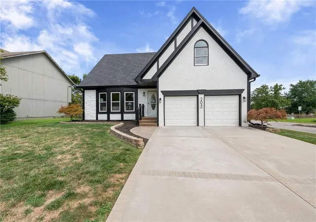1st image of 205 Johnston Pkwy, Raymore, MO 64083 | MLS# 2633558