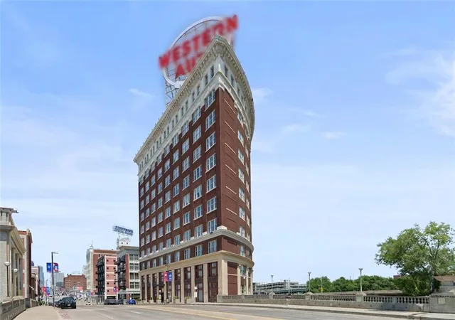 1st image of 2107 Grand Blvd #909, Kansas City, MO 64108 | MLS# 2633559