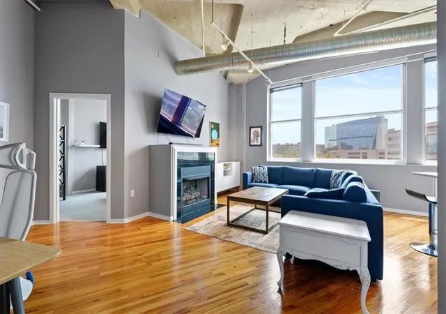 Listing Photo 4 - Condo for sale in building located at 2107 Grand Blvd, Kansas City, MO 64108 - Unit #909