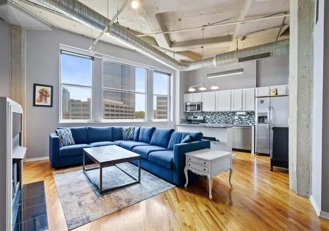 Listing Photo 5 - Condo for sale in building located at 2107 Grand Blvd, Kansas City, MO 64108 - Unit #909