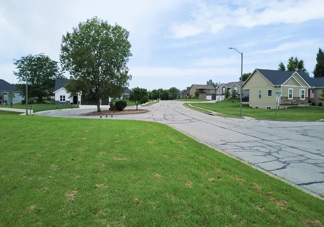 2nd image of 2509 Jones Ranch Pkwy, Harrisonville, MO 64701 | MLS# 2633561