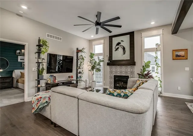 Photo 3 of Single family home for sale at 213 Sw Davenport Dr, Blue Springs, MO 64014 | MLS# 2633563 | Listing updated on 2026-09-19
