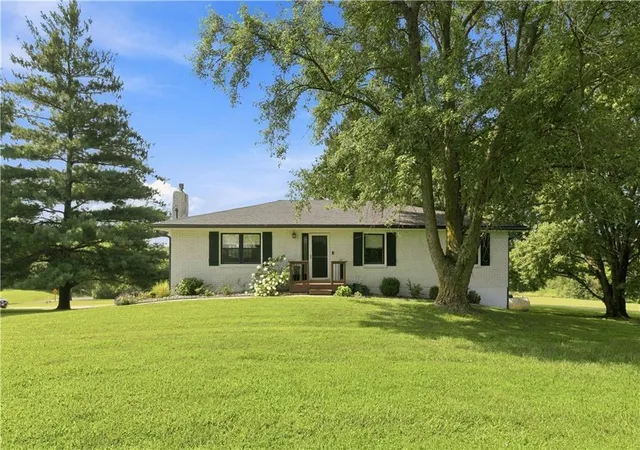 1st image of 18043 150th St, Basehor, KS 66007 | MLS# 2633572