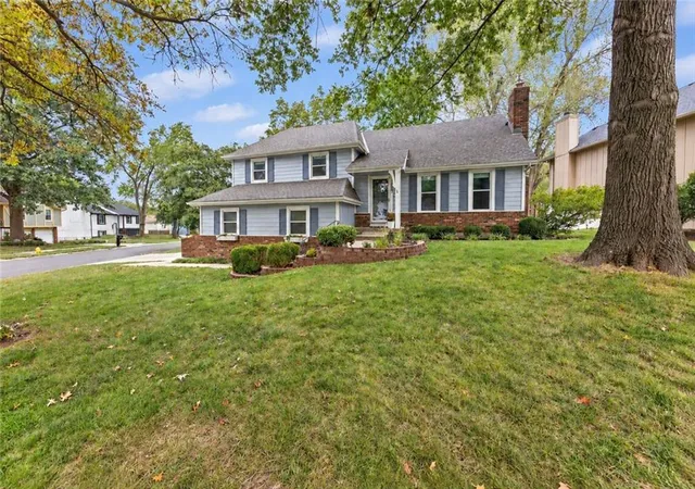 Photo 2 of Sale Pending at 14022 S Cottonwood Dr, Olathe, KS 66062 | MLS# 2633575 | Listing updated on 2026-09-26
