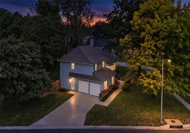 Photo 3 of Sale Pending at 14022 S Cottonwood Dr, Olathe, KS 66062 | MLS# 2633575 | Listing updated on 2026-09-26