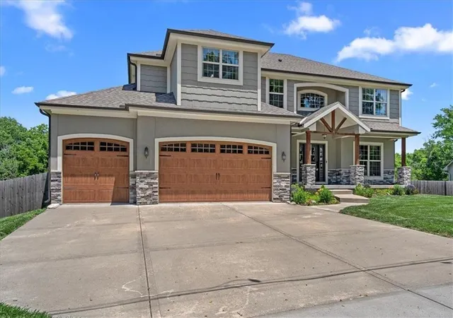 Photo 3 of Single family home for sale at 13768 Lookout Dr, Kansas City, MO 64139 | MLS# 2633576 | Listing updated on 2026-09-05
