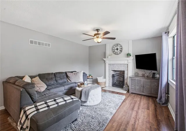 Photo 2 of Single family home for sale at 1933 Ne Peters Dr, Lee's Summit, MO 64063 | MLS# 2633582 | Listing updated on 2026-09-02