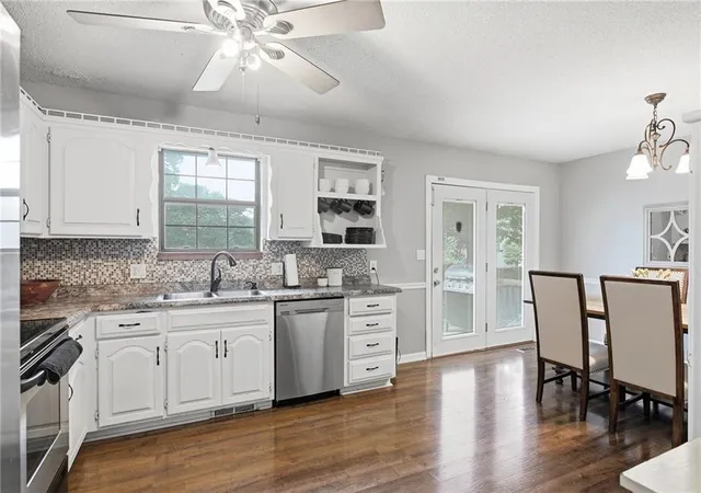 Photo 4 of Single family home for sale at 1933 NE Peters Dr, Lee's Summit, MO 64063 | MLS# 2633582 | Listing updated on 2026-09-02