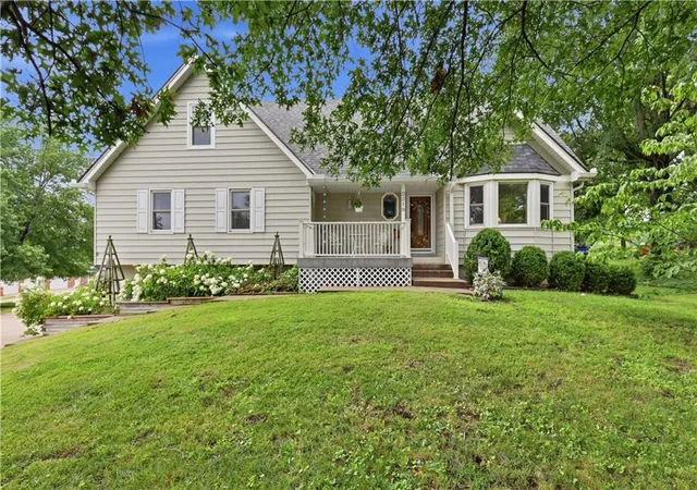 Photo 2 of Sale Pending at 2219 N Whitney Rd, Independence, MO 64058 | MLS# 2633592 | Listing updated on 2026-08-25