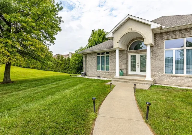 2nd image of 1113 Saxony Ct, Warrensburg, MO 64093 | MLS# 2633609