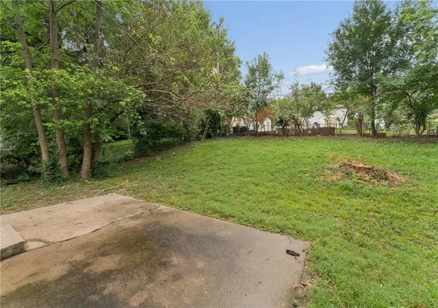 Photo 2 of Sale Pending at 5901 Fairlane Dr, Kansas City, MO 64134 | MLS# 2633613 | Listing updated on 2026-08-19