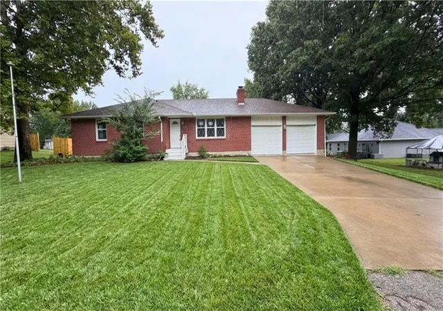 1st image of 433 E Elm St, Drexel, MO 64742 | MLS# 2633619