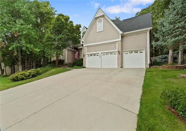 2nd image of 7560 Eicher Dr, Shawnee, KS 66217 | MLS# 2633624