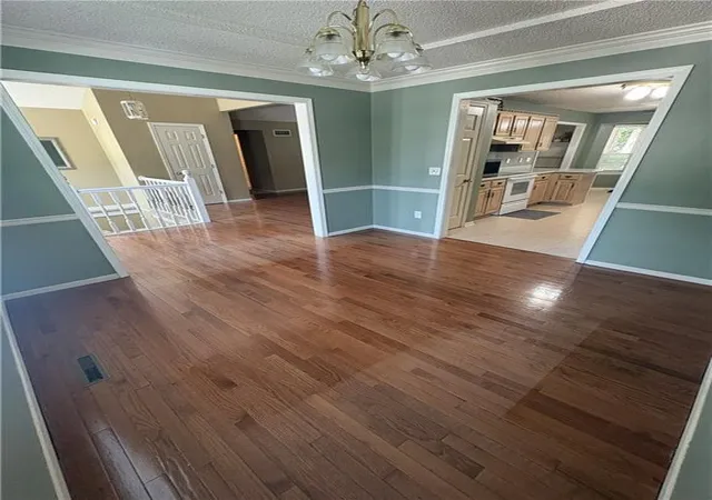 3rd image of 10240 Nw 57Th Ter, Kansas City, MO 64152 | MLS# 2633626