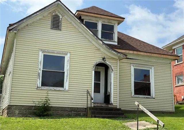 1st image of 1014 Santa Fe St, Atchison, KS 66002 | MLS# 2633628