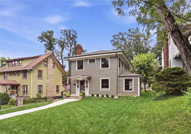 Photo 2 of Sale Pending at 6021 Wornall Rd, Kansas City, MO 64113 | MLS# 2633631 | Listing updated on 2026-09-02
