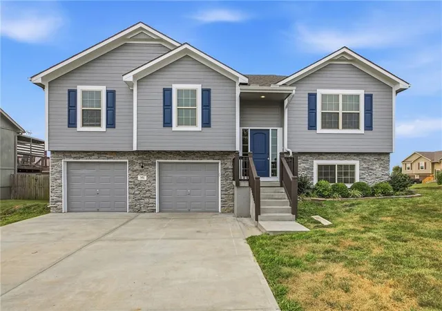 1st image of 301 Ne 192nd Ter, Smithville, MO 64089 | MLS# 2633634