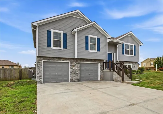 2nd image of 301 Ne 192nd Ter, Smithville, MO 64089 | MLS# 2633634