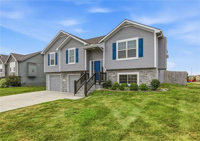 3rd image of 301 Ne 192Nd Ter, Smithville, MO 64089 | MLS# 2633634