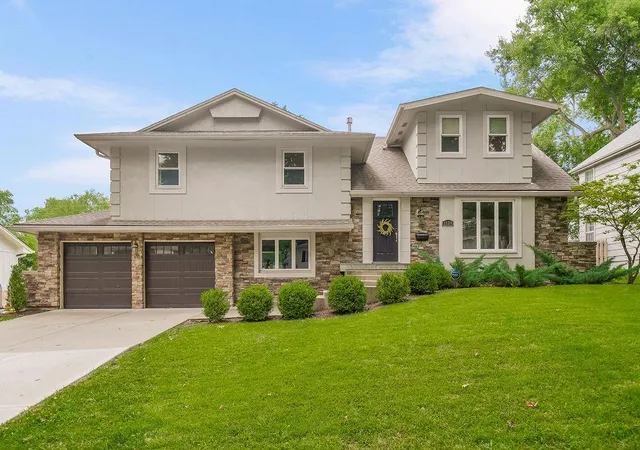 1st image of 9924 Briar Dr, Overland Park, KS 66207 | MLS# 2633638