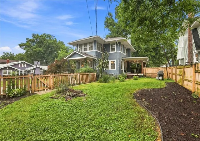 Photo 1 of Single family home for sale at 5900 Oak St, Kansas City, MO 64113 | MLS# 2633653 | Listing updated on 2026-09-05