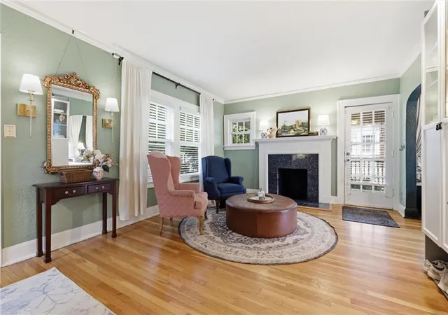 Photo 3 of Single family home for sale at 5900 Oak St, Kansas City, MO 64113 | MLS# 2633653 | Listing updated on 2026-09-14