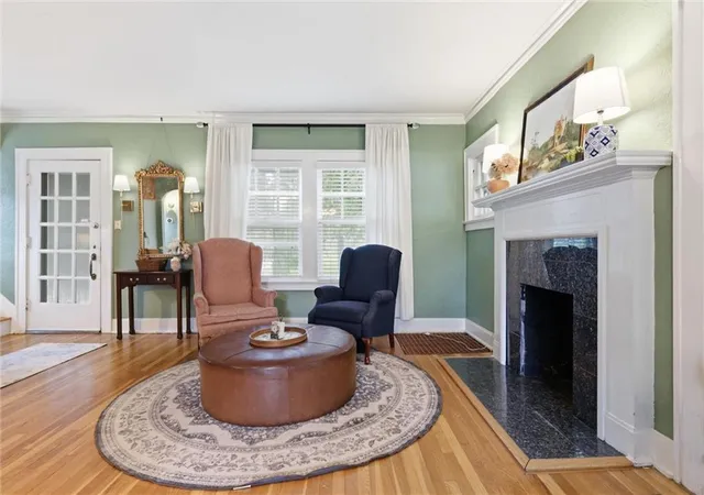 Photo 3 of Single family home for sale at 5900 Oak St, Kansas City, MO 64113 | MLS# 2633653 | Listing updated on 2026-10-20