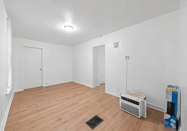 Listing Photo 4 - Condo for sale in building located at 115 Saratoga Ave, Excelsior Springs, MO 64024