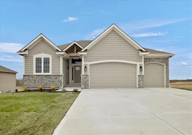 1st image of 17507 Grey Hawke Rdg, Smithville, MO 64089 | MLS# 2633656