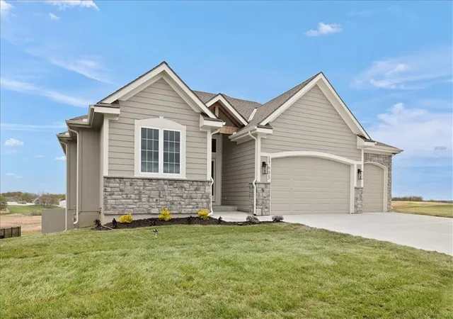 2nd image of 17507 Grey Hawke Rdg, Smithville, MO 64089 | MLS# 2633656