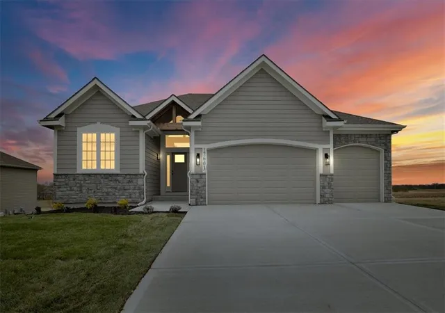 3rd image of 17507 Grey Hawke Rdg, Smithville, MO 64089 | MLS# 2633656