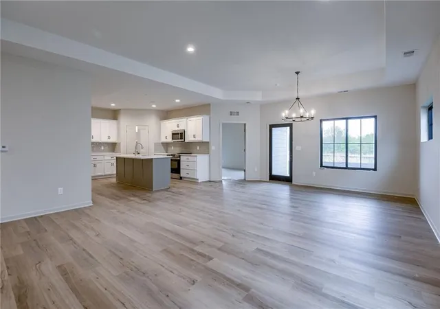 5th image of 1987 Harvest Rd, Liberty, MO 64068 | MLS# 2633657