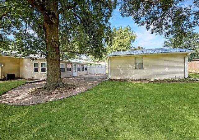 Photo 3 of Single family home for sale at 2101 Willow St, Higginsville, MO 64037 | MLS# 2633660 | Listing updated on 2026-08-29
