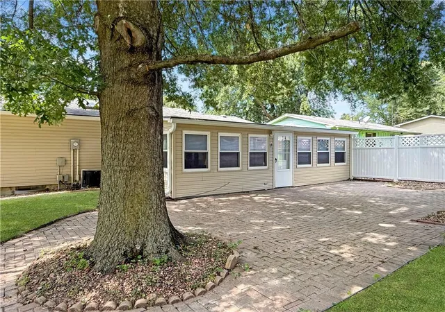 Photo 5 of Single family home for sale at 2101 Willow St, Higginsville, MO 64037 | MLS# 2633660 | Listing updated on 2026-08-29