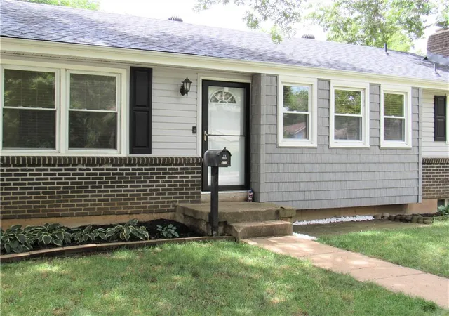 2nd image of 605 E Johnston St, Olathe, KS 66061 | MLS# 2633669