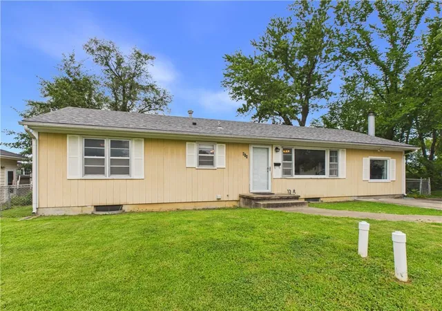 1st image of 614 Hillcrest Dr, Knob Noster, MO 65336 | MLS# 2633677