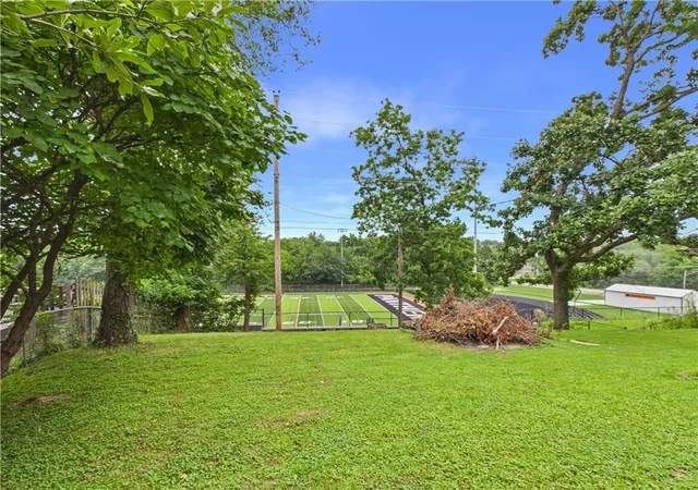 2nd image of 614 Hillcrest Dr, Knob Noster, MO 65336 | MLS# 2633677