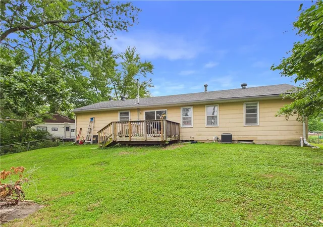 3rd image of 614 Hillcrest Dr, Knob Noster, MO 65336 | MLS# 2633677