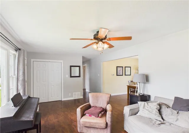 5th image of 614 Hillcrest Dr, Knob Noster, MO 65336 | MLS# 2633677