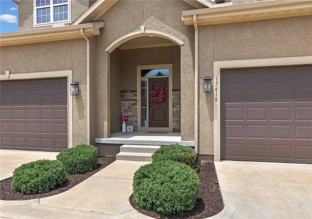 2nd image of 17418 S Raintree Dr, Olathe, KS 66062 | MLS# 2633678