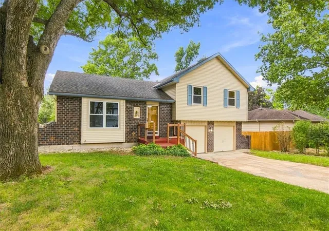 Photo 2 of Single family home for sale at 817 E Cothrell St, Olathe, KS 66061 | MLS# 2633679 | Listing updated on 2026-10-02