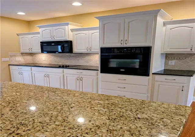 Photo 3 of Single family home for sale at 1407 Bear Crk Cir, Warrensburg, MO 64093 | MLS# 2633680 | Listing updated on 2026-09-05