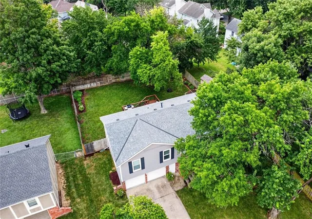 2nd image of 6033 Alden St, Shawnee, KS 66216 | MLS# 2633686