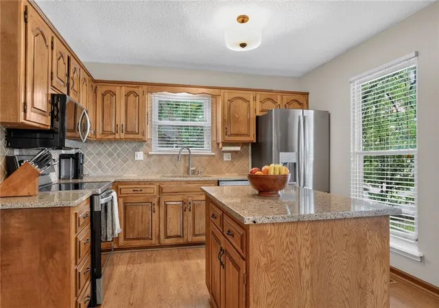 4th image of 6033 Alden St, Shawnee, KS 66216 | MLS# 2633686