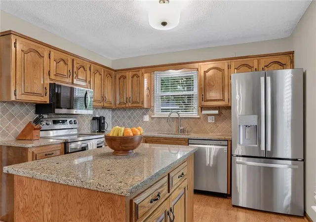 5th image of 6033 Alden St, Shawnee, KS 66216 | MLS# 2633686