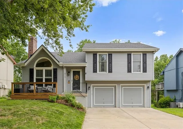 Photo 2 of Sale Pending at 9717 Nw 86th Terrace, Kansas City, MO 64153 | MLS# 2633687 | Listing updated on 2026-08-29