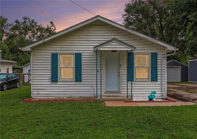 Photo 1 of Single family home for sale at 307 W Walter Ln, Saint Joseph, MO 64504 | MLS# 2633696 | Listing updated on 2026-08-13